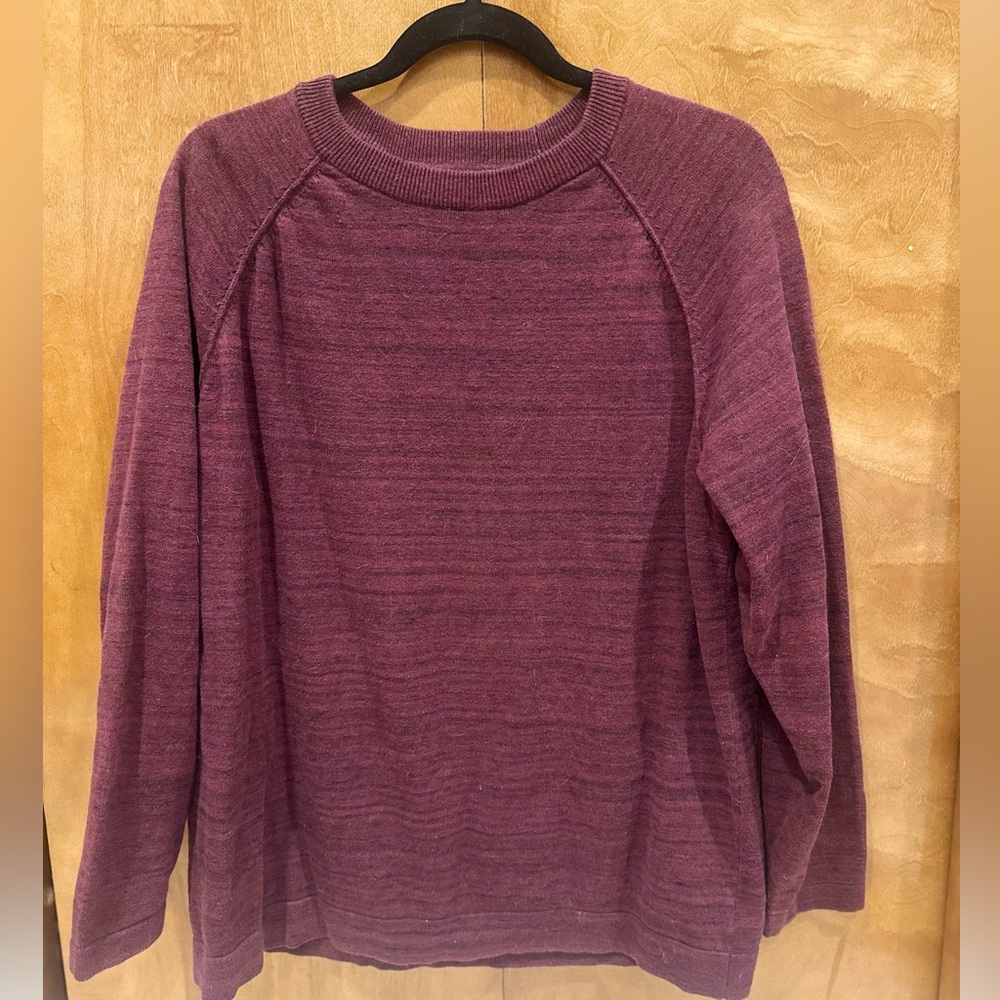 Men’s sweater size large, maroon, pictures look more purple than it is